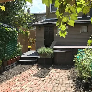 https://love-nest-with-private-hot-tub.niagara-fallshotels.com