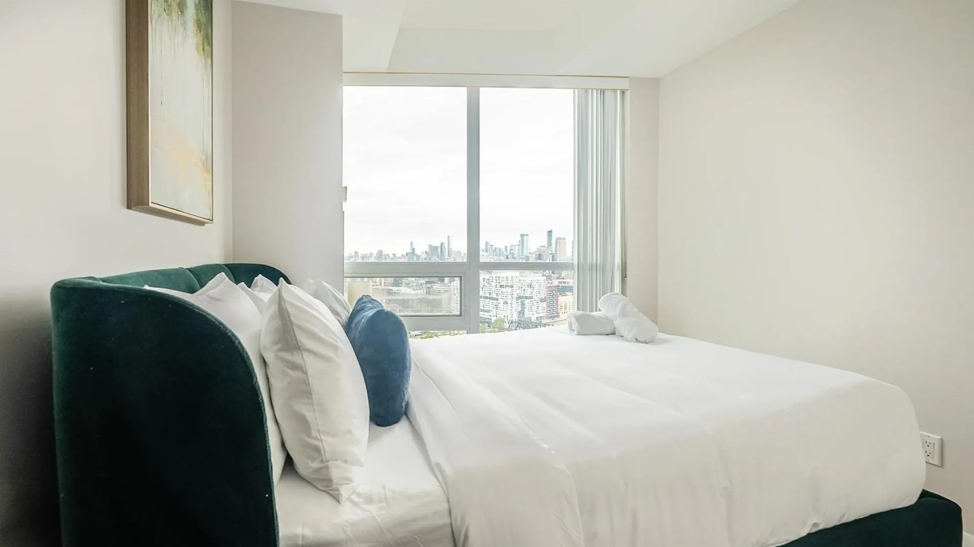 Rivetstays - The Neptune Toronto Apartment