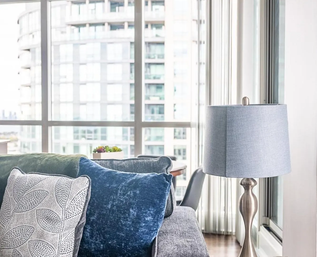 Rivetstays - The Neptune Toronto Apartment