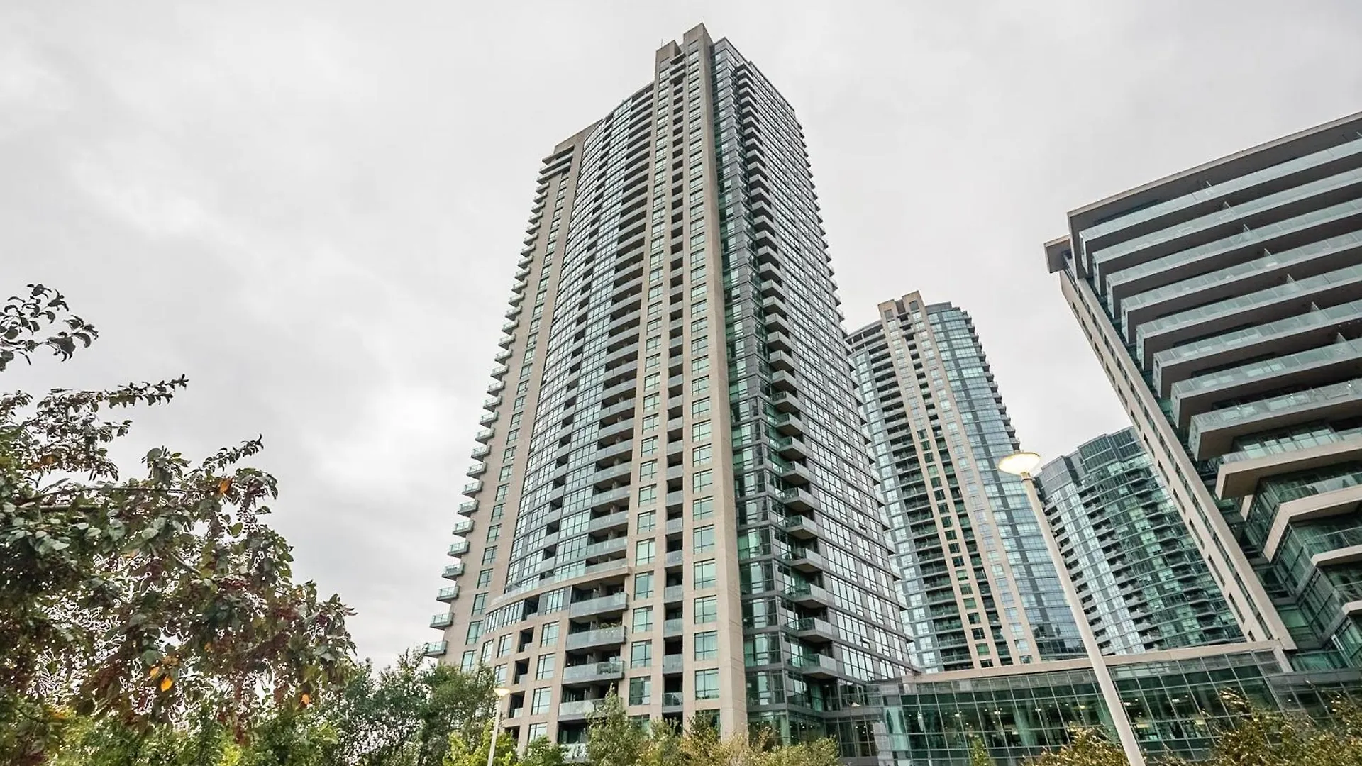 Rivetstays - The Neptune Toronto Apartment