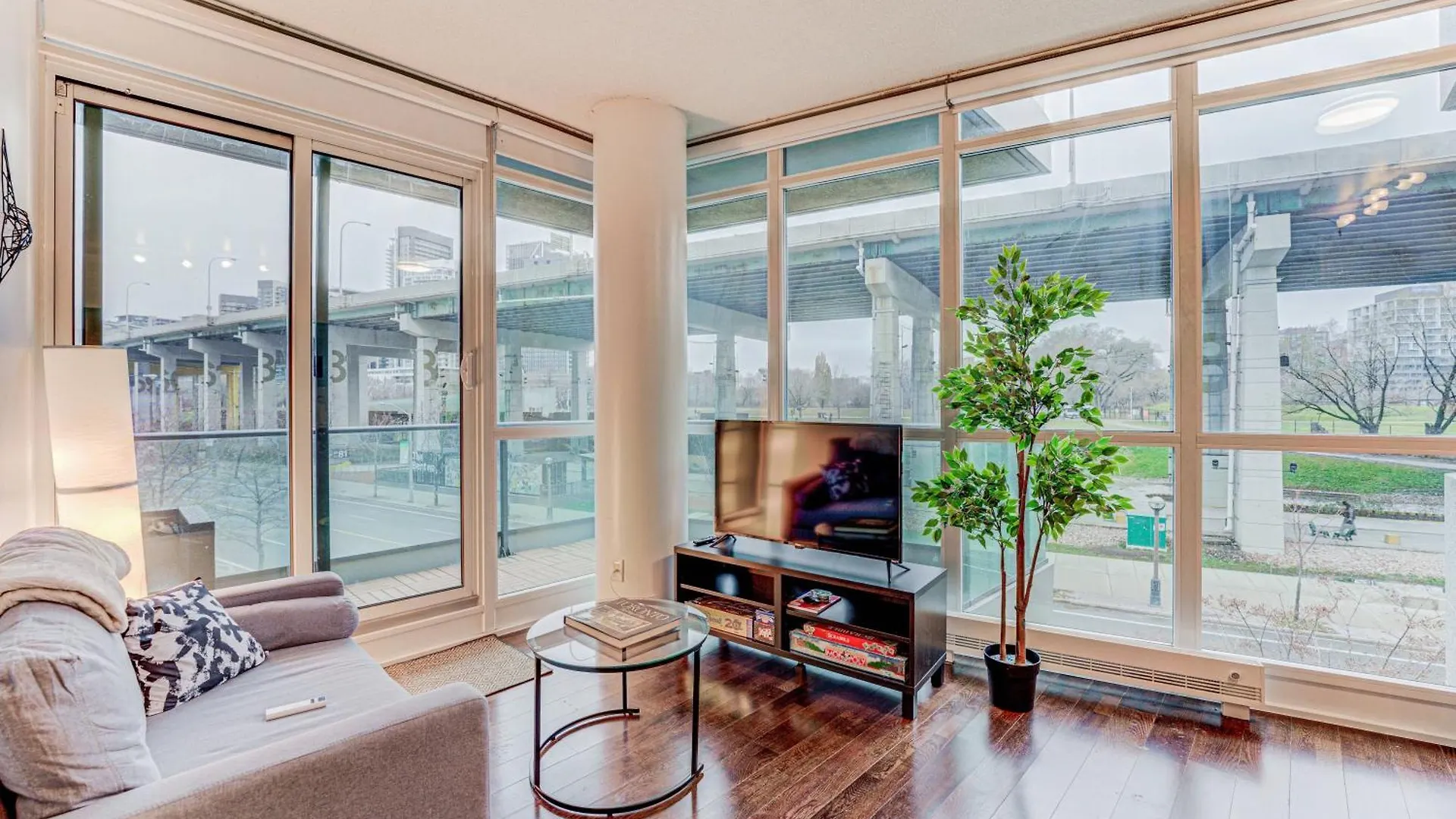 Apartment Rivetstays - The Neptune Toronto