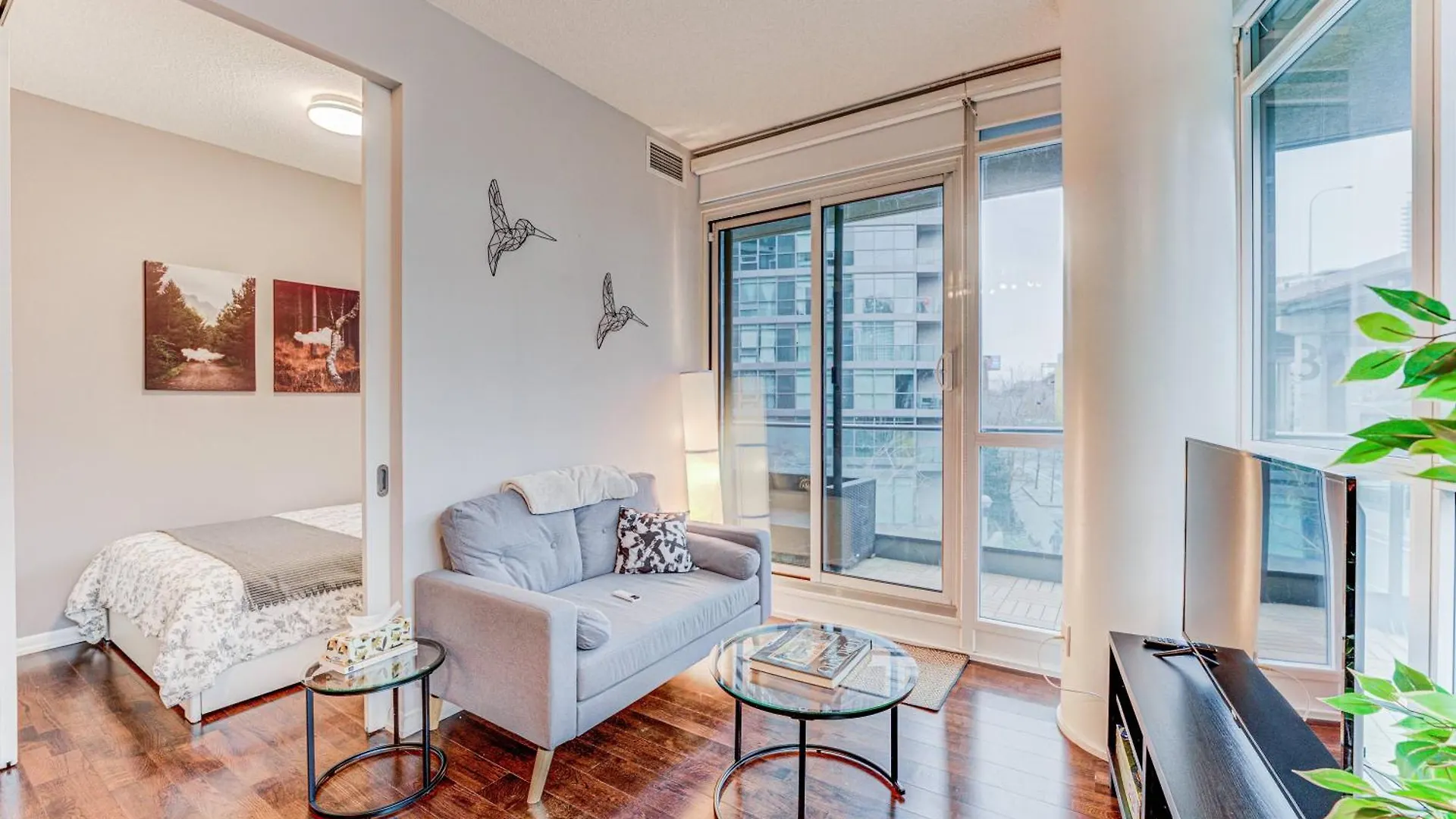 Rivetstays - The Neptune Toronto 0*,