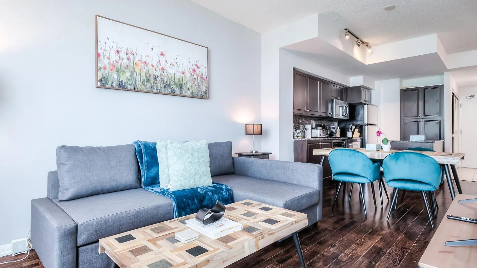 Rivetstays - The Neptune Toronto Apartment