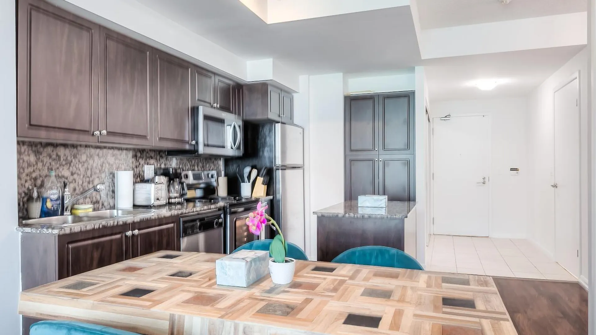 Apartment Rivetstays - The Neptune Toronto
