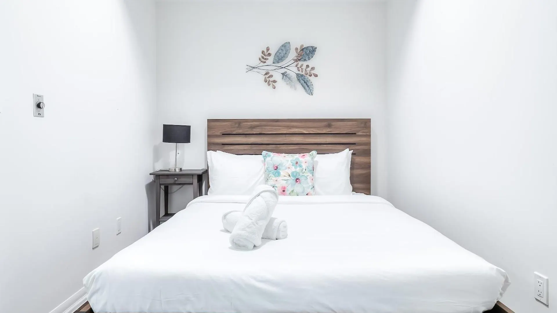 Rivetstays - The Neptune Toronto 0*,