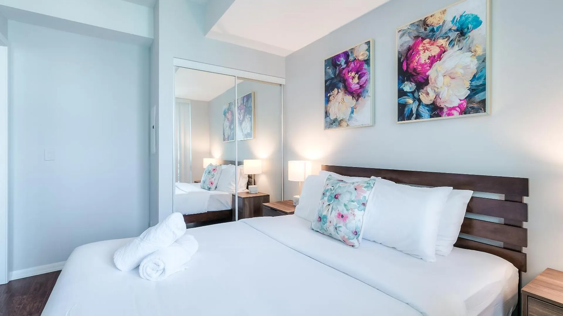 Rivetstays - The Neptune Toronto 0*,