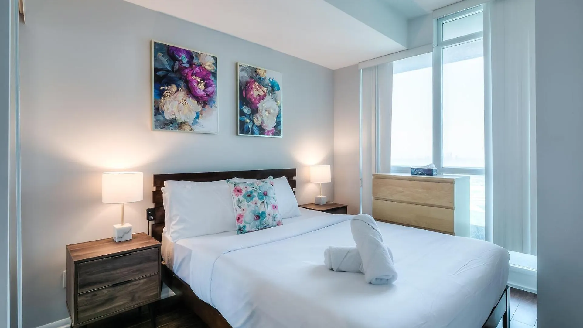 Rivetstays - The Neptune Toronto Apartment